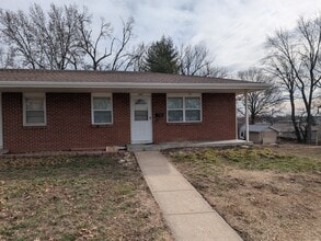 Building Photo - 407 Holiday Dr