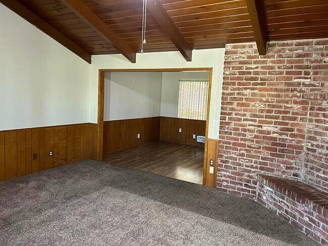 Building Photo - MAKE THIS YOURS TODAY!