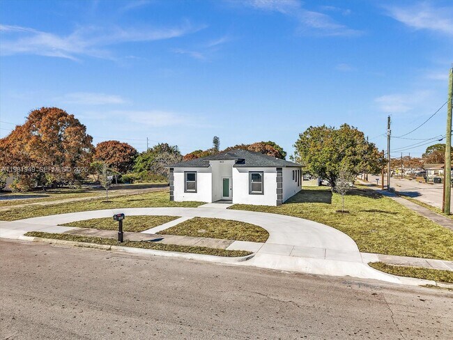 Building Photo - 803 N 20th St