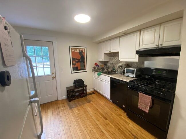 Building Photo - 16 Stonecleve Rd