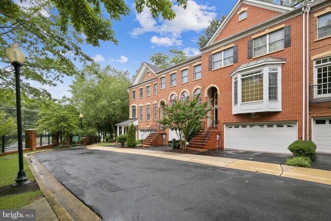Foto del edificio - 10555 Tuckerman Heights Cir
