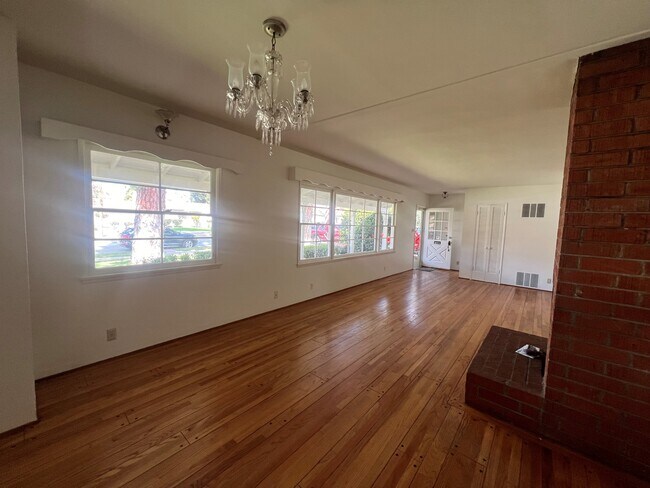 Foto del edificio - 1542 Alameda St