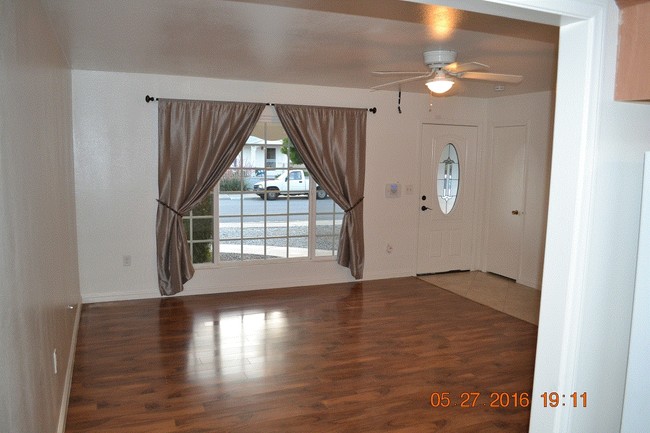 Foto del edificio - 28820 Glen Oaks Dr