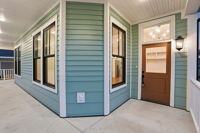 Building Photo - Stunning 4 bedroom East Nashville New Construction