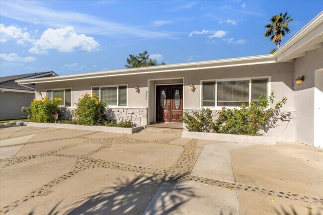 Foto del edificio - 8201 Clemens Ave