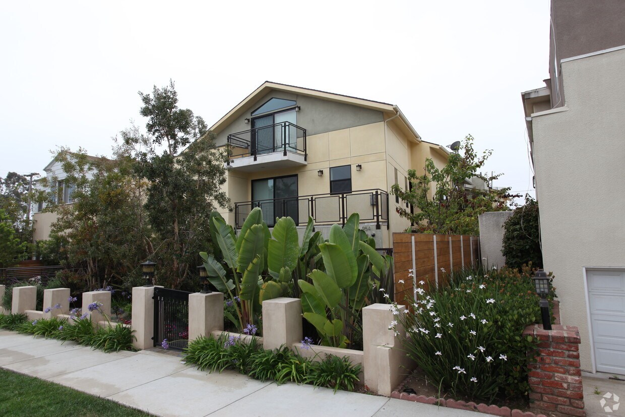 Building Photo - 954 15th St