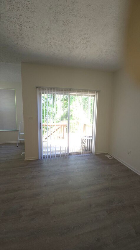 Foto del edificio - North Pointe 3 bedroom, 2.5 bath interior townhome