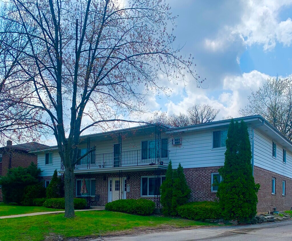 4315-n-104th-st-unit-4-milwaukee-wi-53222-apartments-in-milwaukee