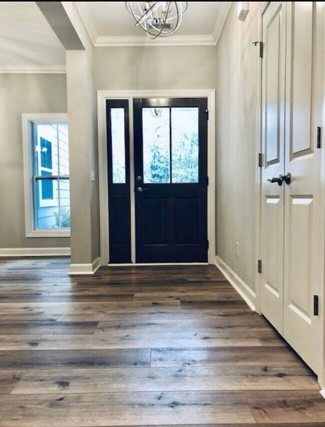 Building Photo - Stunning Home in Rose Hill!