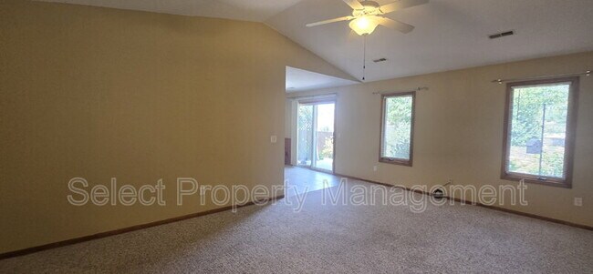 Foto del edificio - 4110 Three Oaks Dr