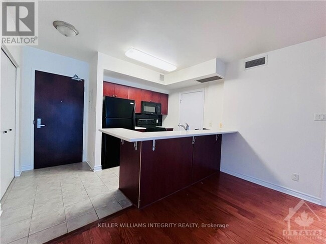 Building Photo - 200 Rideau St