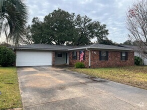 Building Photo - 723 Clark Dr