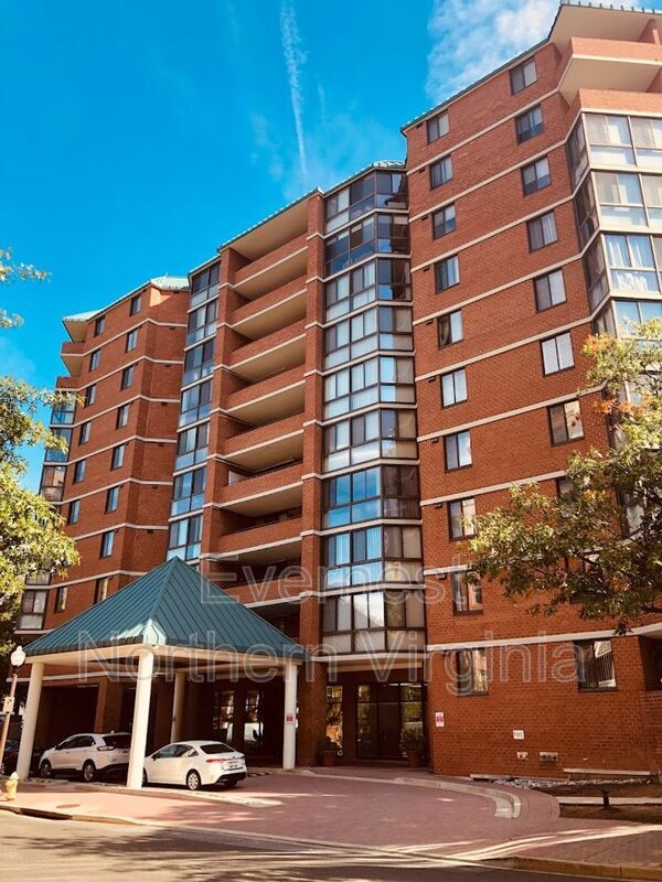 Building Photo - 1001 N Randolph St