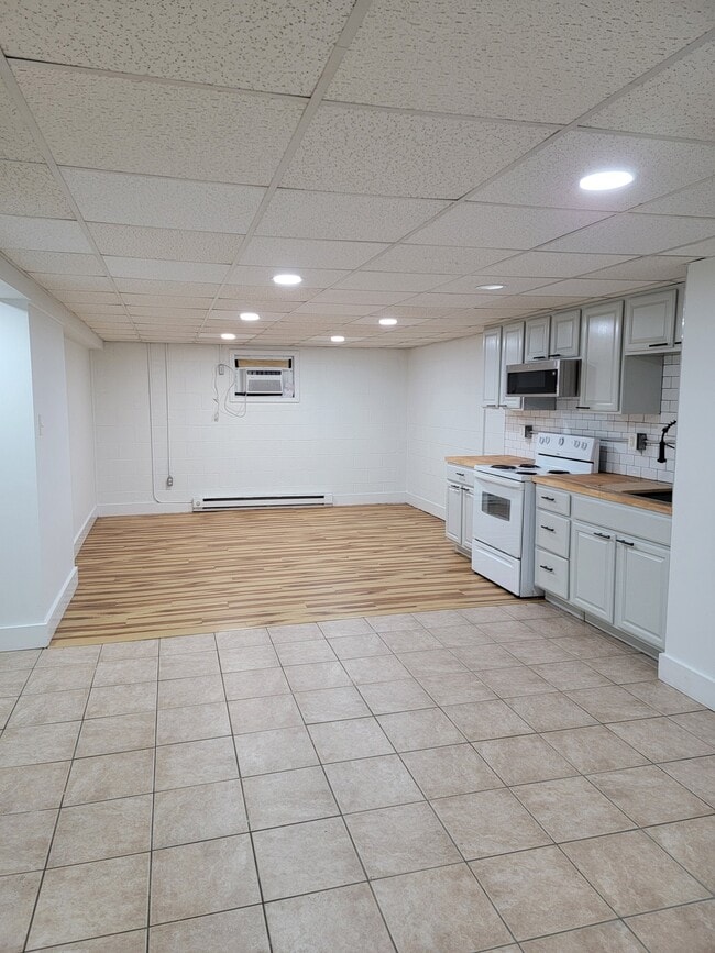 Building Photo - 2339 Boas St