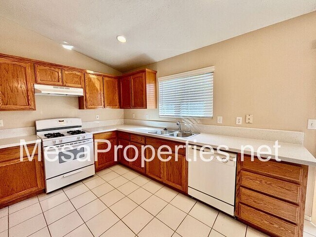 Building Photo - 16814 Cactus St