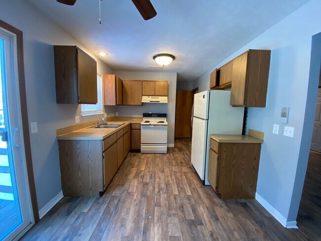 Foto del edificio - 4330-4332 Ellsworth Rd Stow OH 44224 MFH2 .T3