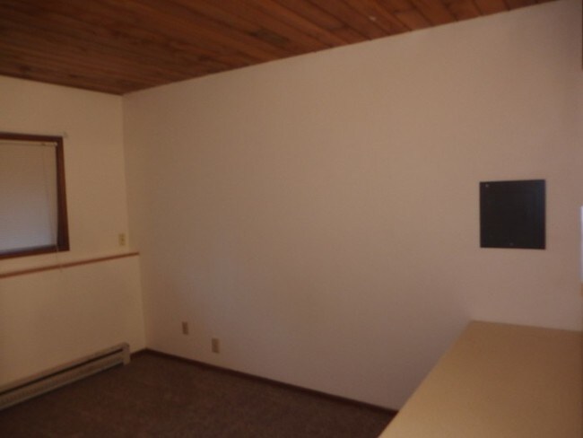 Foto del edificio - Queen Road Apartments UNDER NEW MANAGEMENT