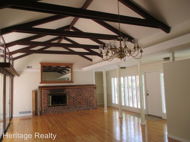 Building Photo - 3 br, 2 bath House - 747 Costa Rica Avenue