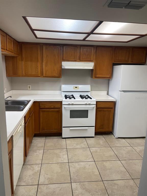 Building Photo - 411 Emerald Ave