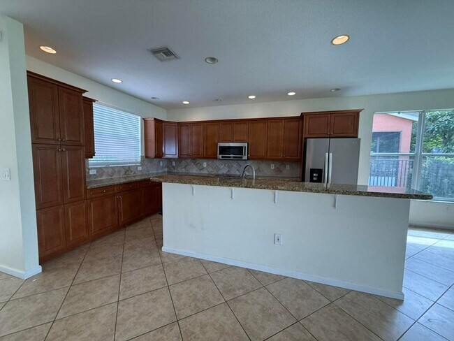 Building Photo - 2793 Shaughnessy Dr