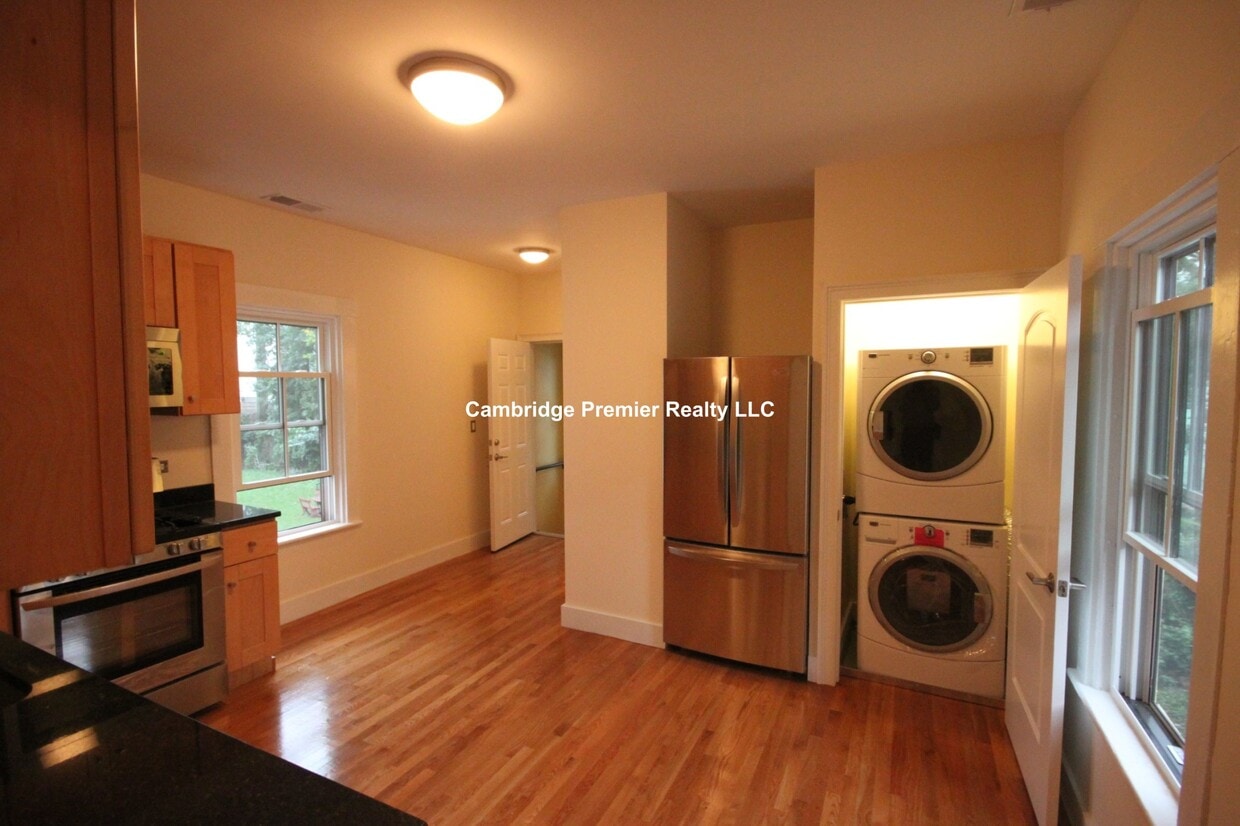 Primary Photo - 19 Prescott St