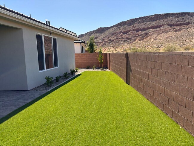 Building Photo - Brand New Custom 4 bed | 2 Bath | 2 Car Ga...