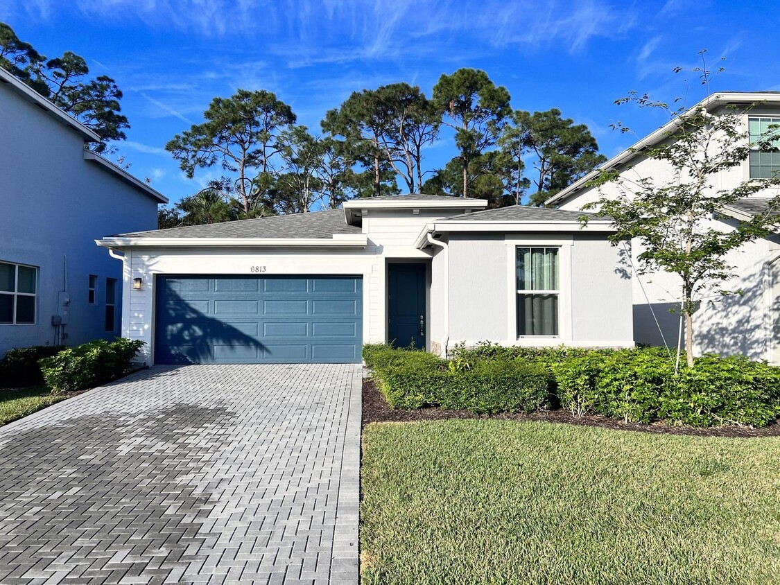 Foto principal - Pointe of Woods Drive, West Palm Beach, FL...