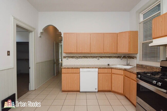 Foto del edificio - 3224 N Racine Ave