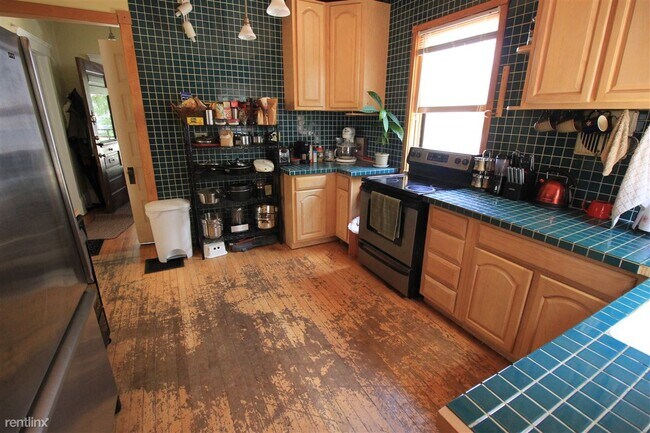 Foto del edificio - 5 br, 2 bath House - 213 Miller Ave 213 Mi...