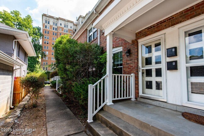 Foto del edificio - 2159 Bonnycastle Ave