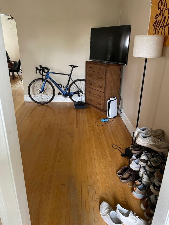 Foto del edificio - 2021-2023 E 6th St