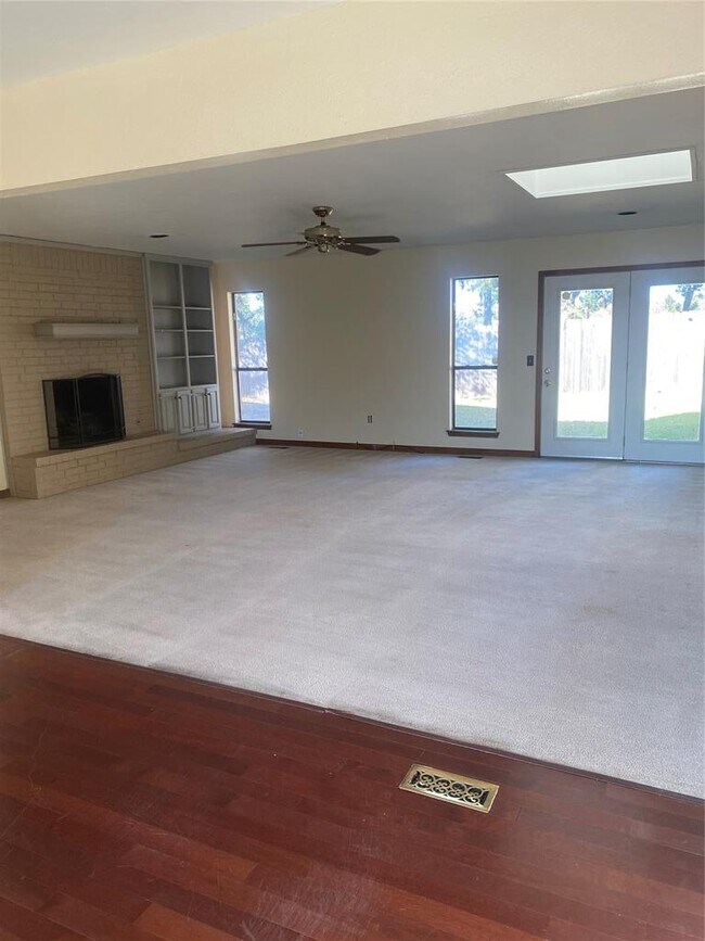 Foto del edificio - 1732 Lionsgate Cir