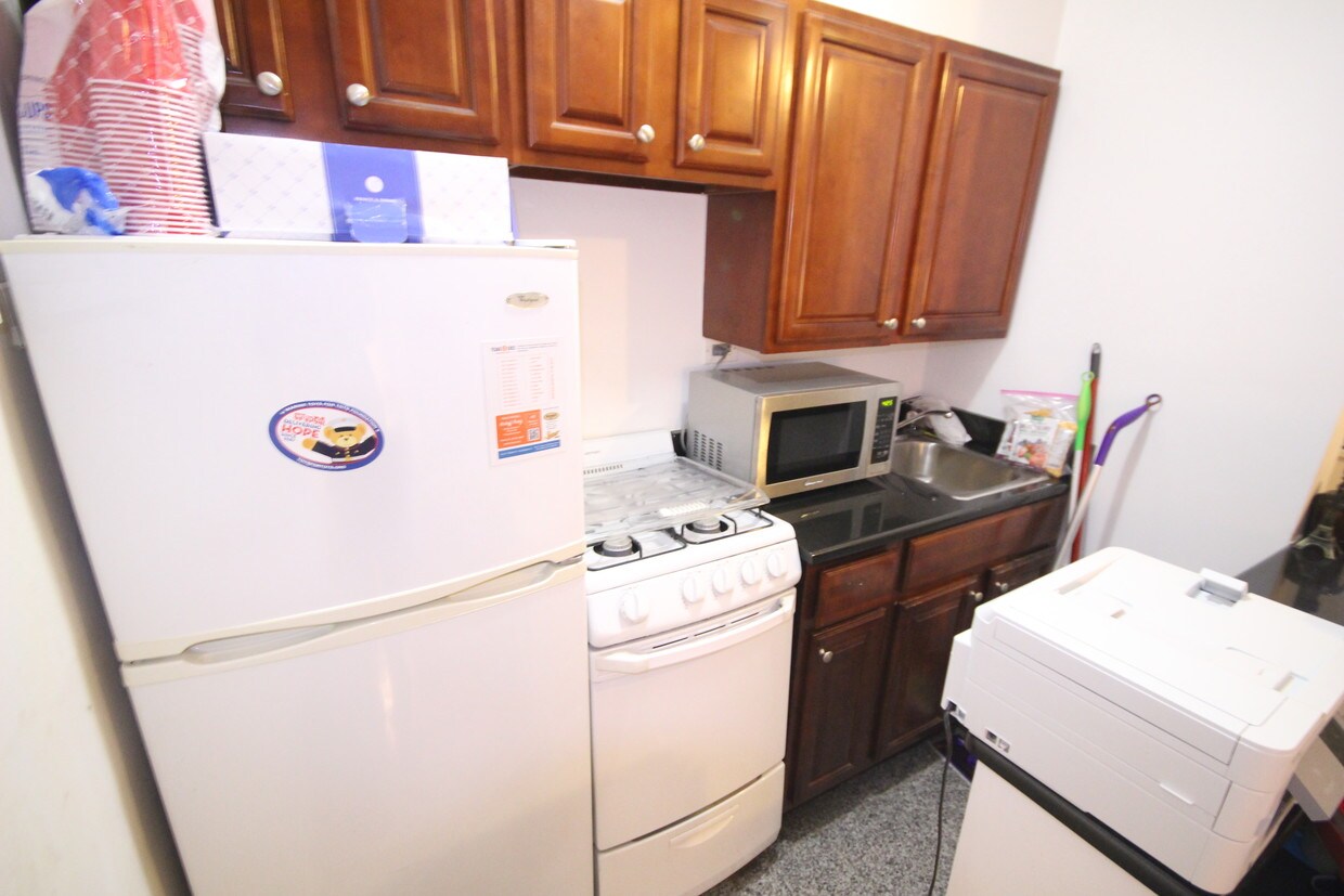 Foto del edificio - 328 E 52nd St