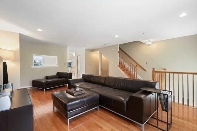 2nd Level Living Room - 3914 Elite St