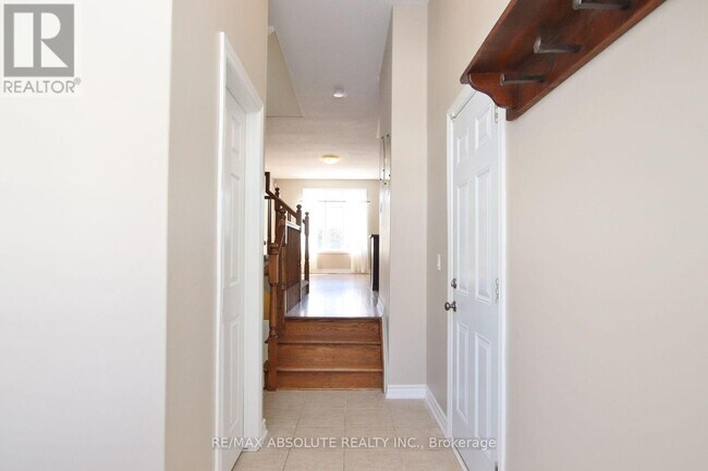 Photo du bâtiment - 346 Glenbrae Ave