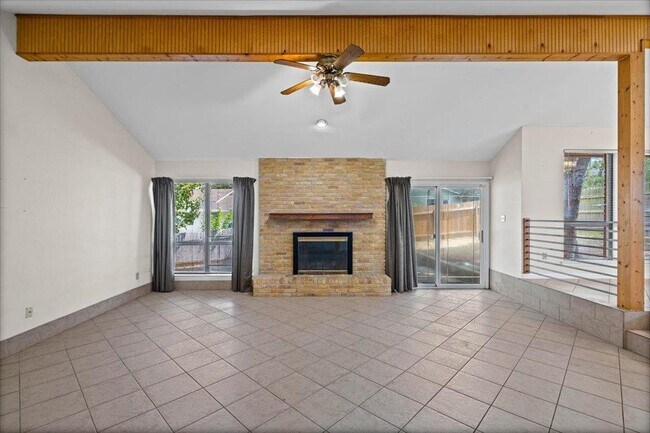 Foto del edificio - 11203 Bluff Canyon Dr