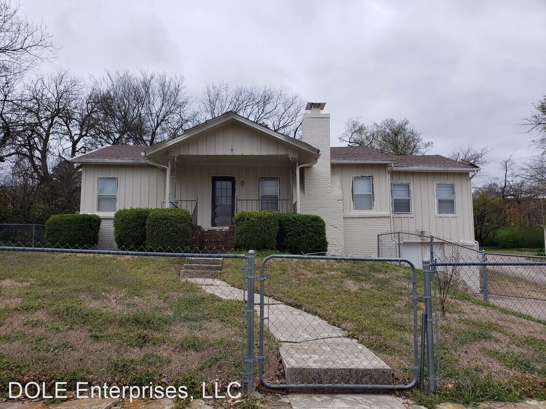 Primary Photo - 2 br, 2 bath House - 421 S. Stadium