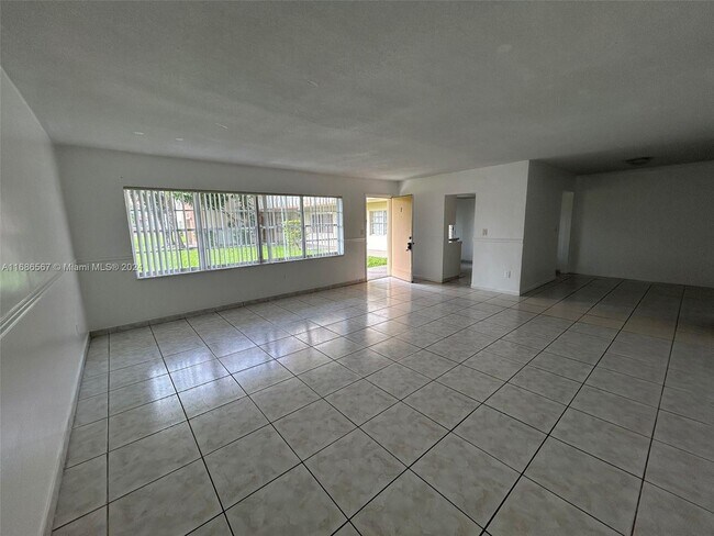 Building Photo - 11855 NE 19th Dr