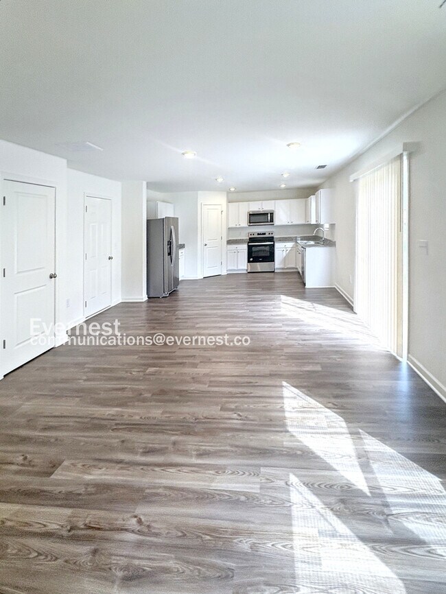 Foto del edificio - 107 Douglas Fir Dr