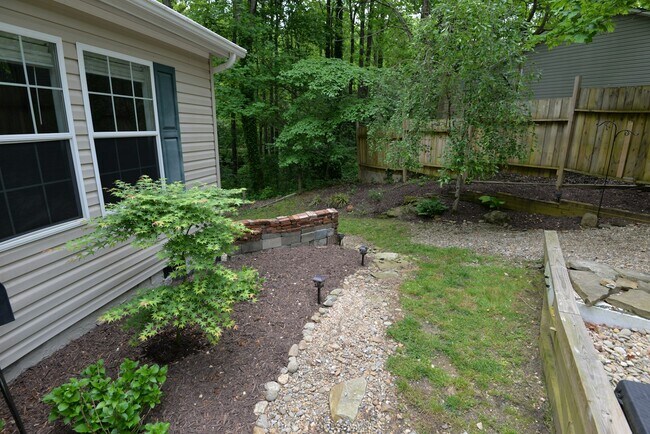 Building Photo - 6 Coriander Ct