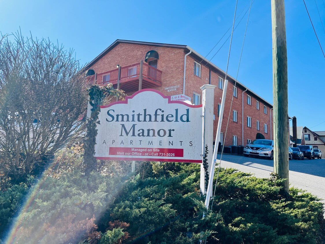 Primary Photo - 4 Bedroom, 2 Bath Apartment * 4-Person Rat...