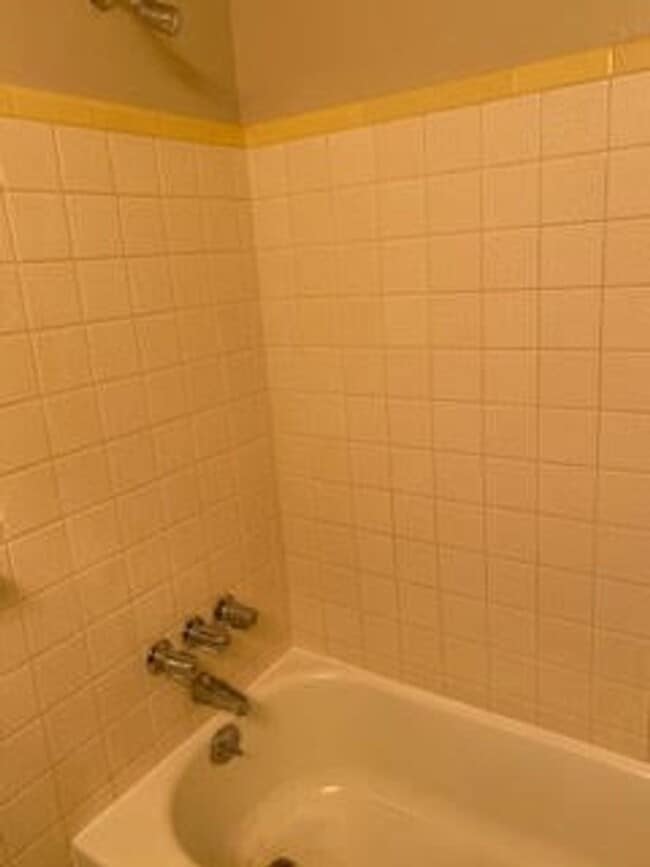 Building Photo - Studio apartment