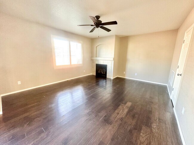 Building Photo - 915 Campfire Dr