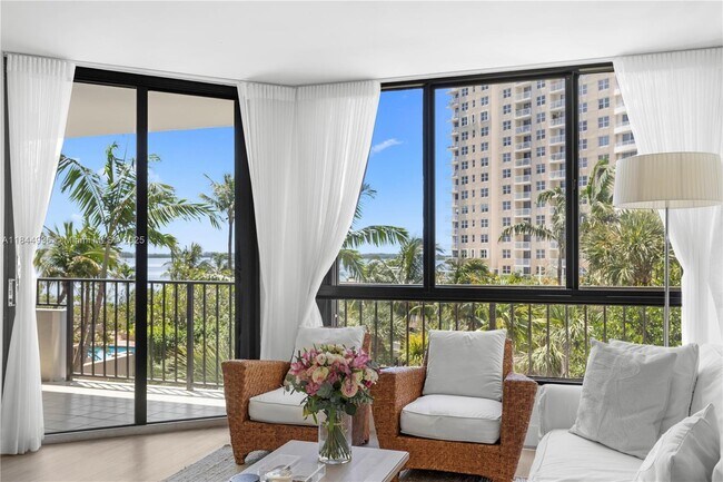 Building Photo - 520 Brickell Key Dr