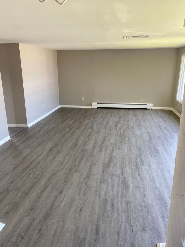 Building Photo - 523 S Webster Ave