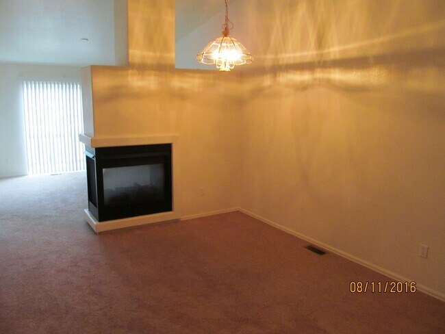 Foto del edificio - FEELS LIKE HOME! 2BD CONDO with MOUNTAIN VIEWS - Security Deposit Waiver Available