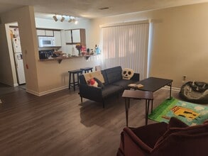 Building Photo - 803 Claytor Square