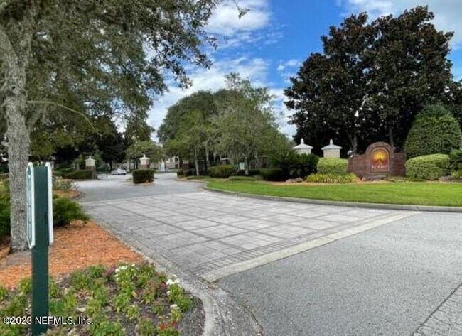 Foto del edificio - 7800 Point Meadows Dr