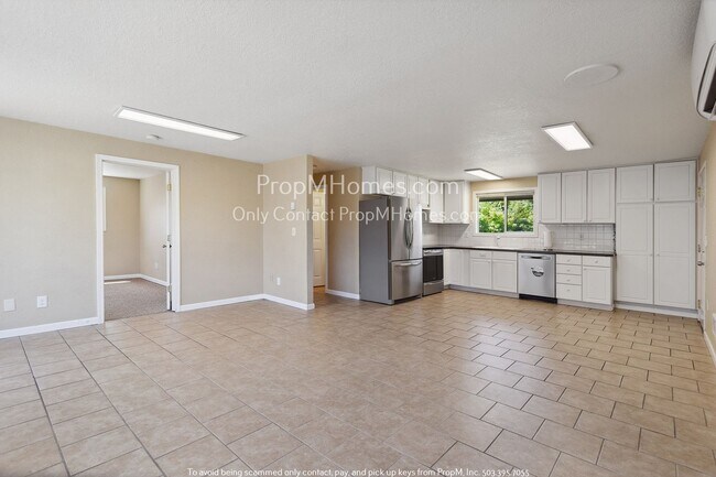 Foto del edificio - Charming Apartment Available now! With A/C...