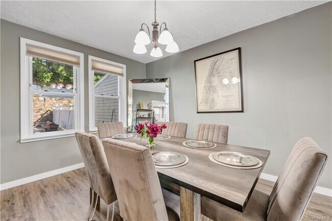 Building Photo - 269 W Post Rd